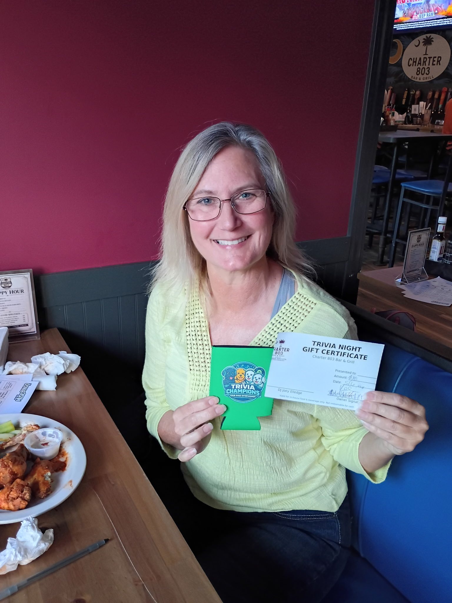 Music bingo guest with a prize card