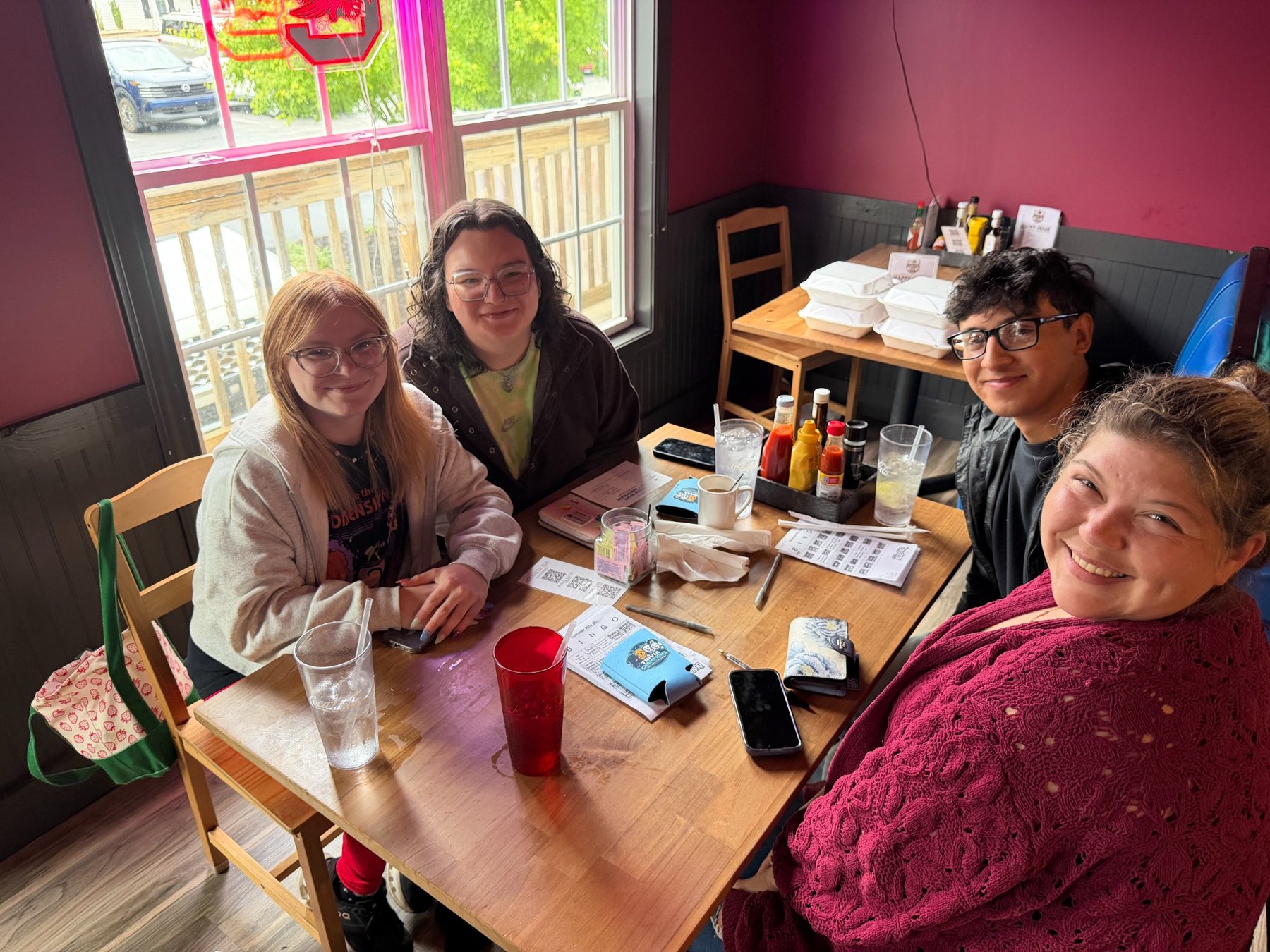 Trivia team enjoying a Four Dogs night