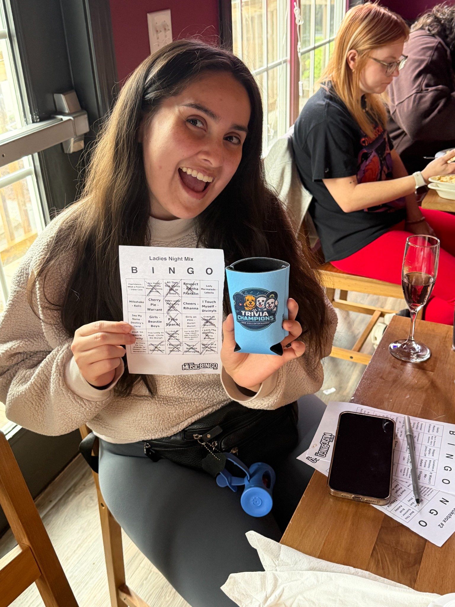 Music bingo team with a prize card